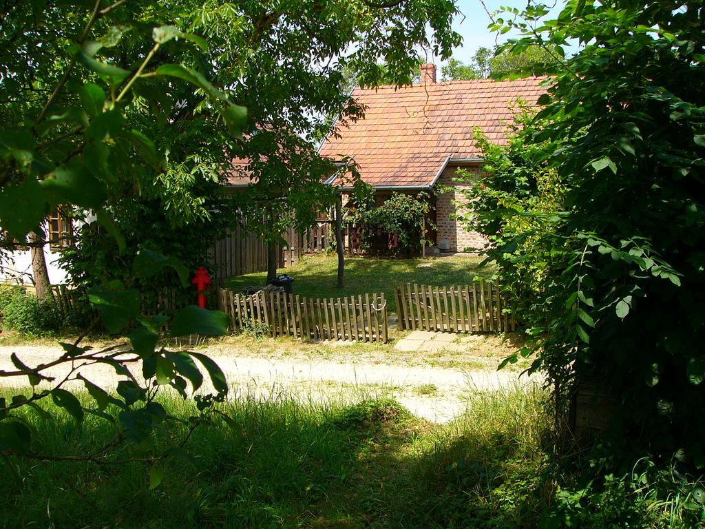Anna Lak Hotel Magyarszombatfa Cameră foto